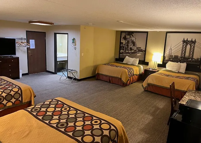 Super 8 By Wyndham Wichita North
