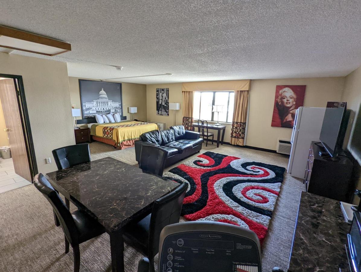 Hotel Super 8 By Wyndham North