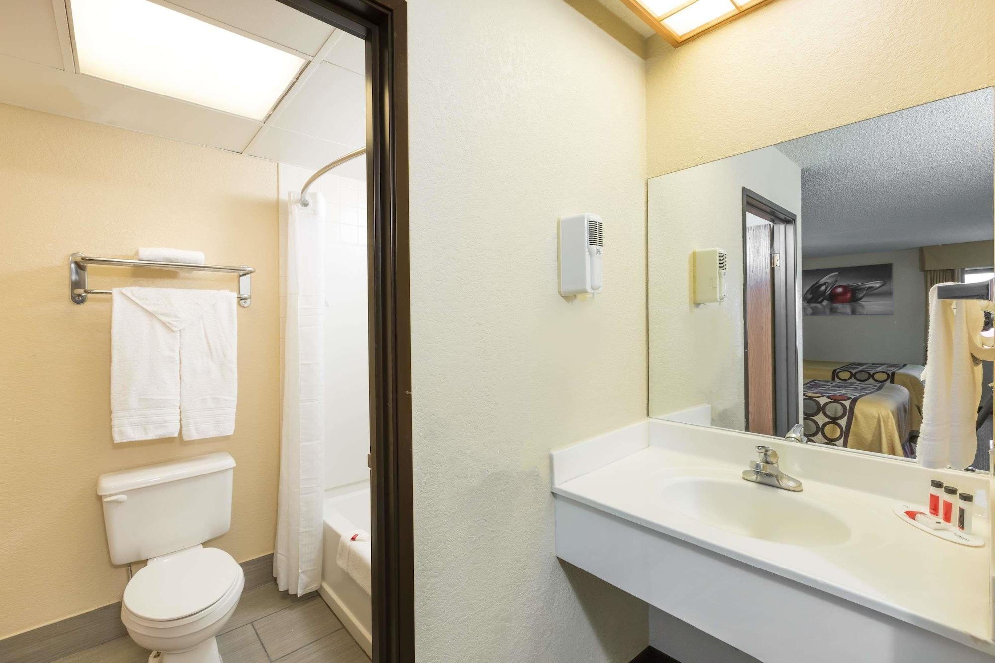 Super 8 By Wyndham North Hotel 2*