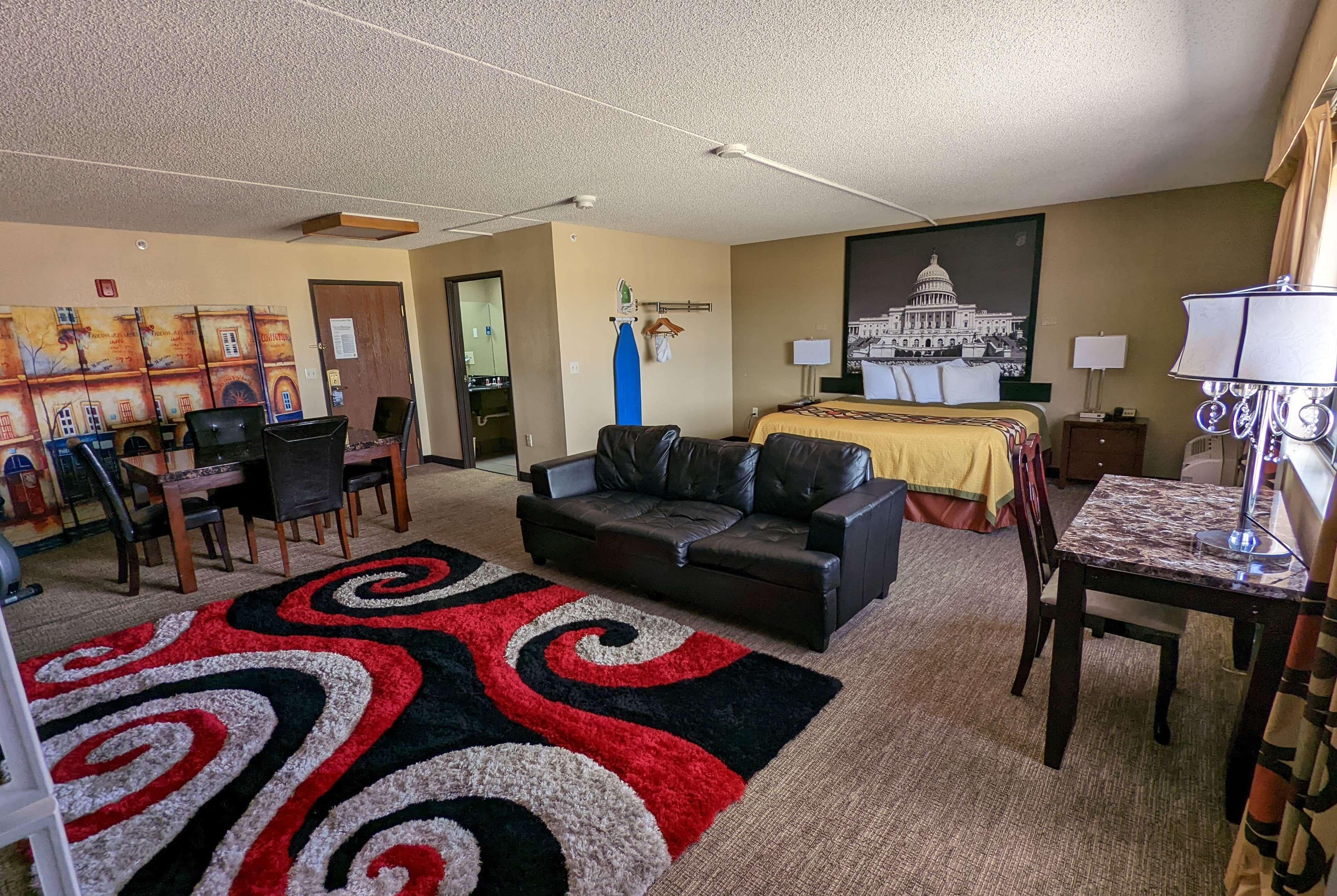 Hotel Super 8 By Wyndham North