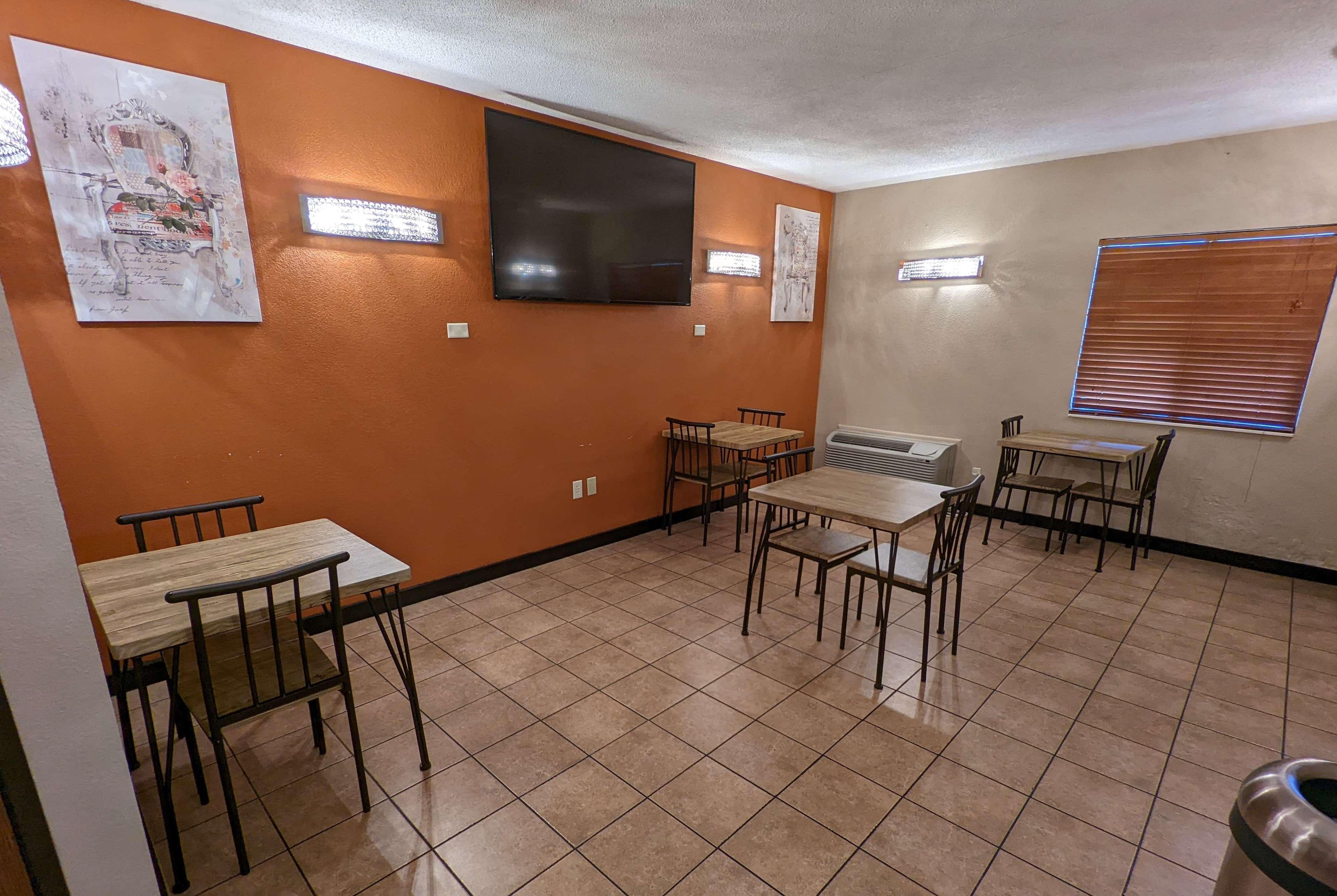 Hotel Super 8 By Wyndham North 2*