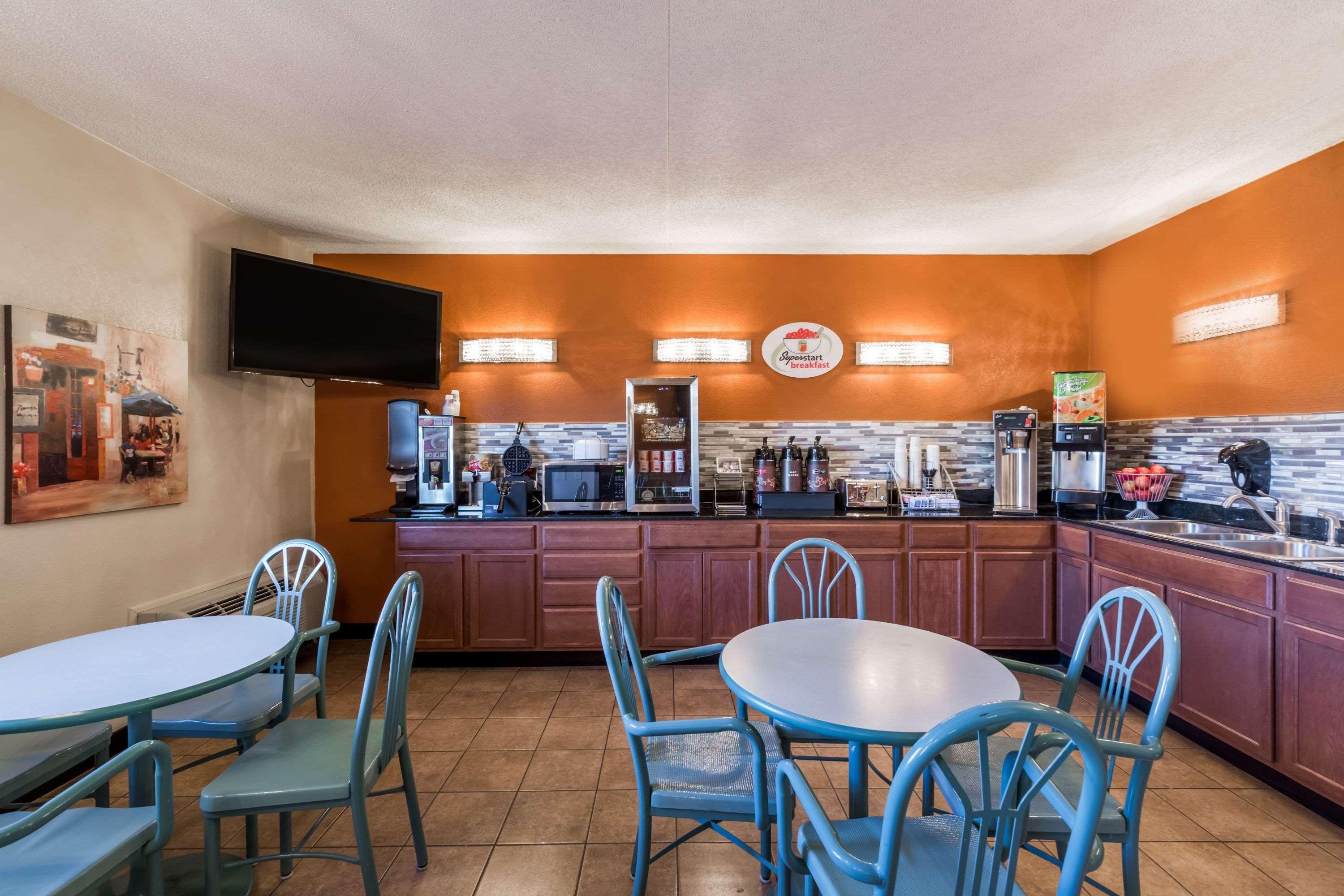Super 8 By Wyndham North 2* Wichita
