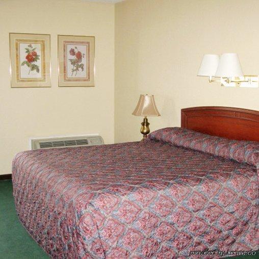 Super 8 By Wyndham North Hotel