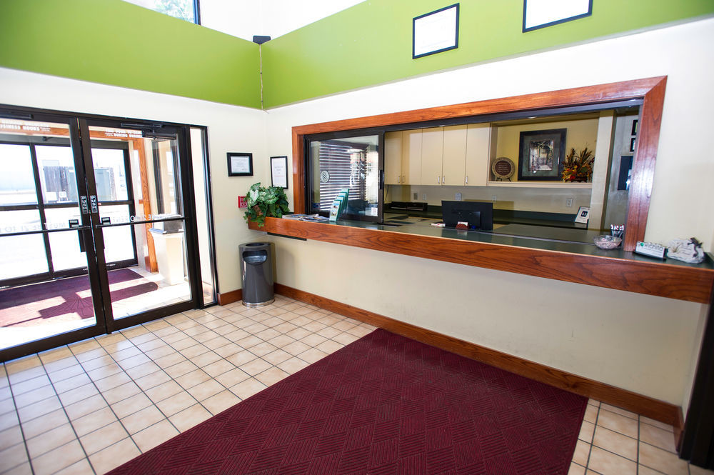 Hotel Super 8 By Wyndham North Wichita