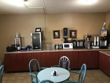 Hotel Super 8 By Wyndham North