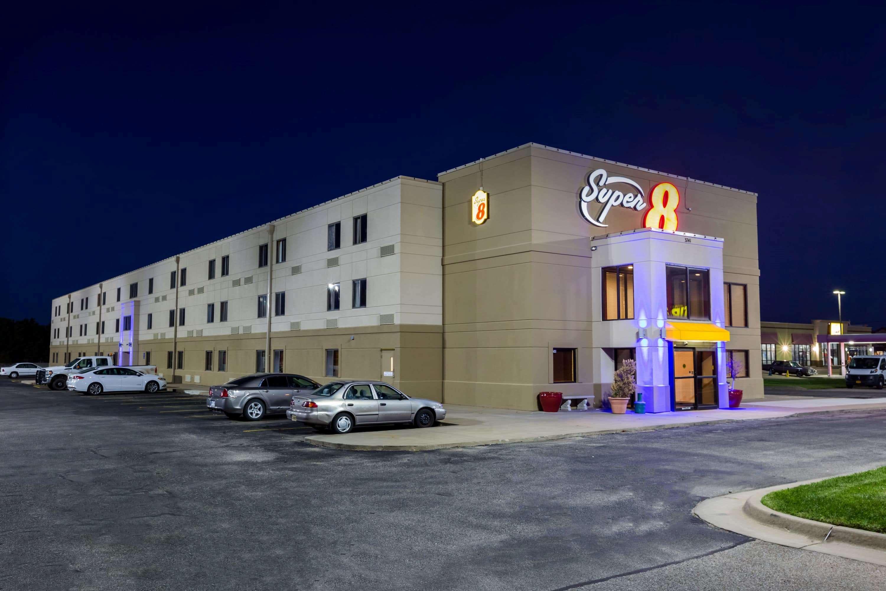 Super 8 By Wyndham North 2*