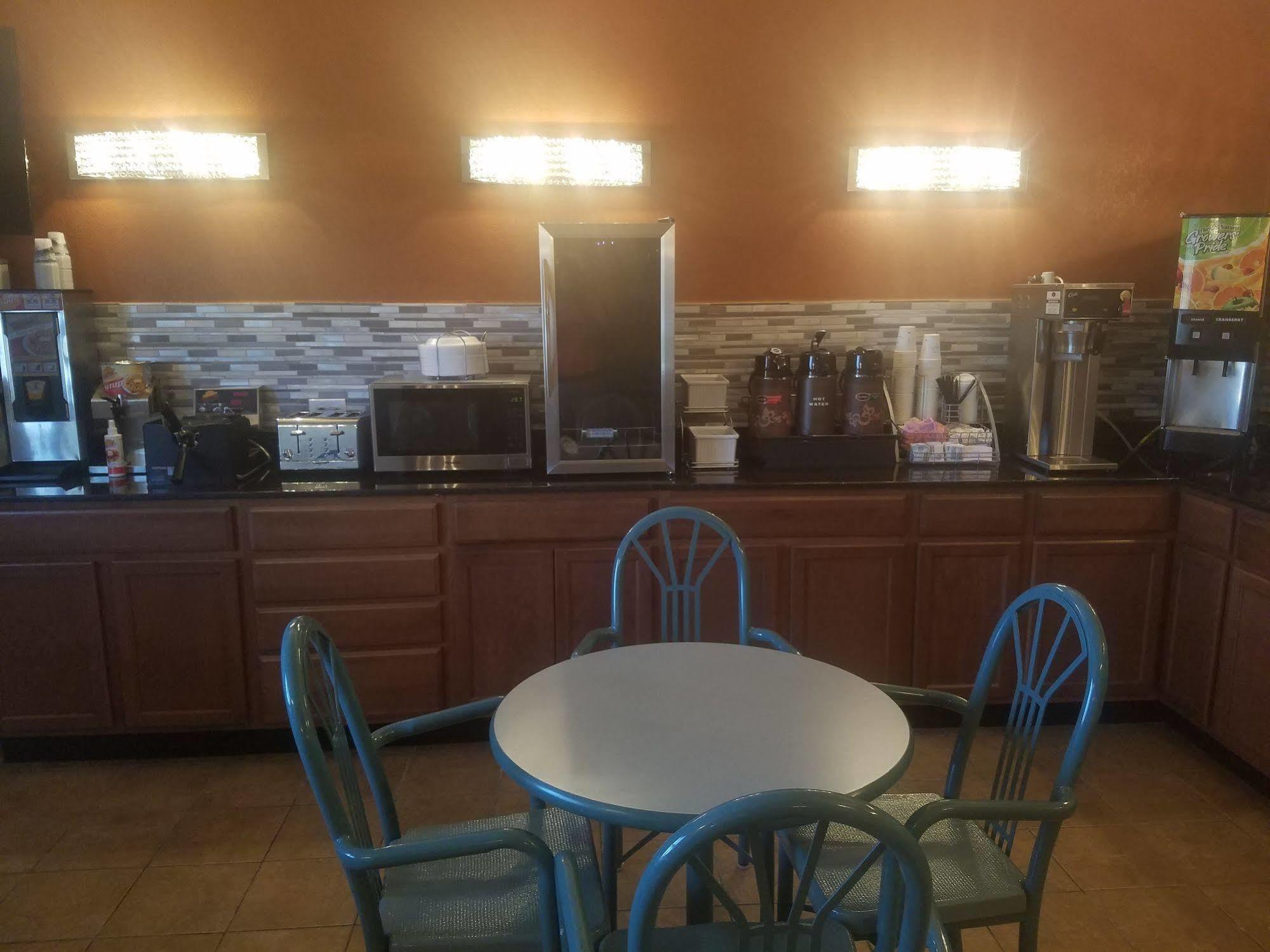 Super 8 By Wyndham North 2*